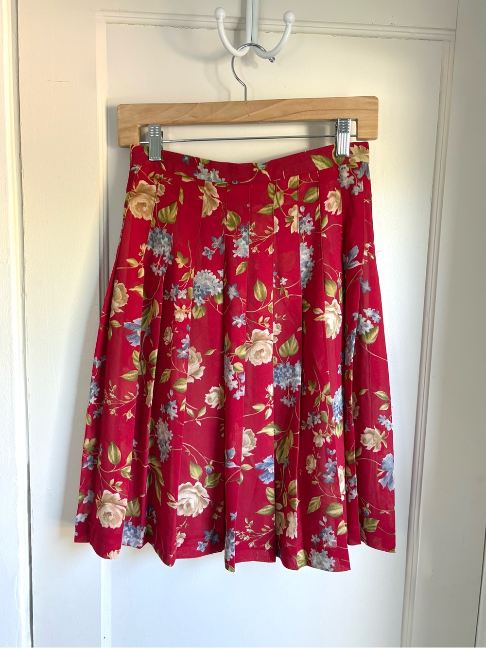 Vintage Benchley Red Floral Pleated Skirt